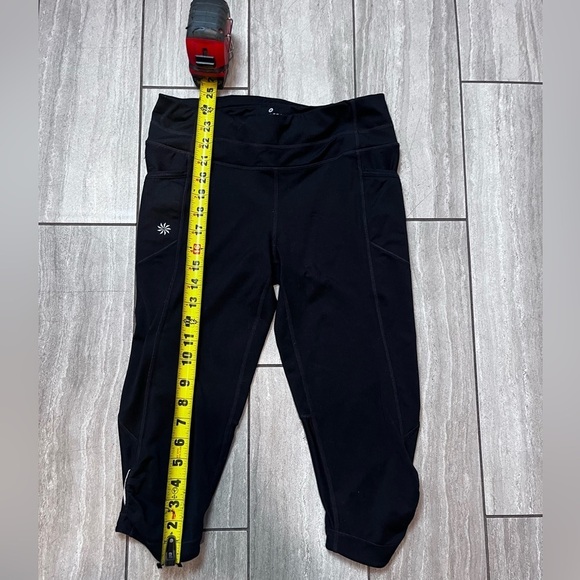 Athleta Size Small Womens Shorts Activewear Knee Length Black - Picture 2 of 5